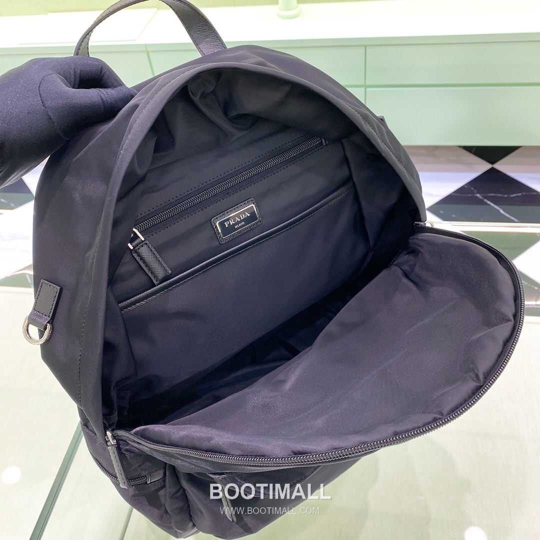 Prada Triangle Enamel Plaque Parachute Nylon Black Backpack 프라다 2VZ025 트라이앵글 에나멜 플라크 파라슈트 나일론 블랙 백팩 40cm 9