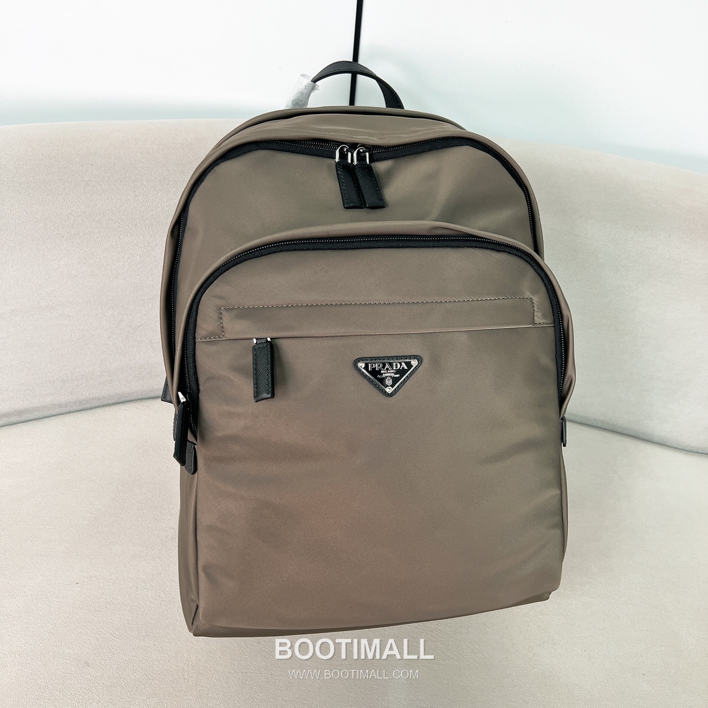 Prada Enamel Triangle Plaque Parachute Fabric Backpack 프라다 2VZ048 에나멜 트라이앵글 플라크 파라슈트 패브릭 백팩 43.5cm 1