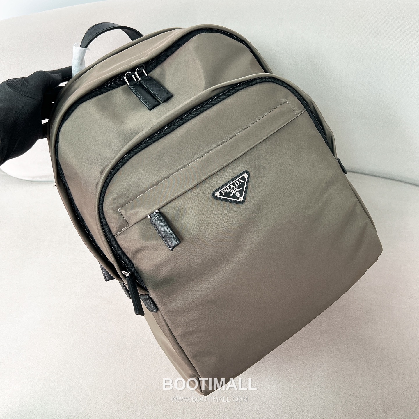 Prada Enamel Triangle Plaque Parachute Fabric Backpack 프라다 2VZ048 에나멜 트라이앵글 플라크 파라슈트 패브릭 백팩 43.5cm 2