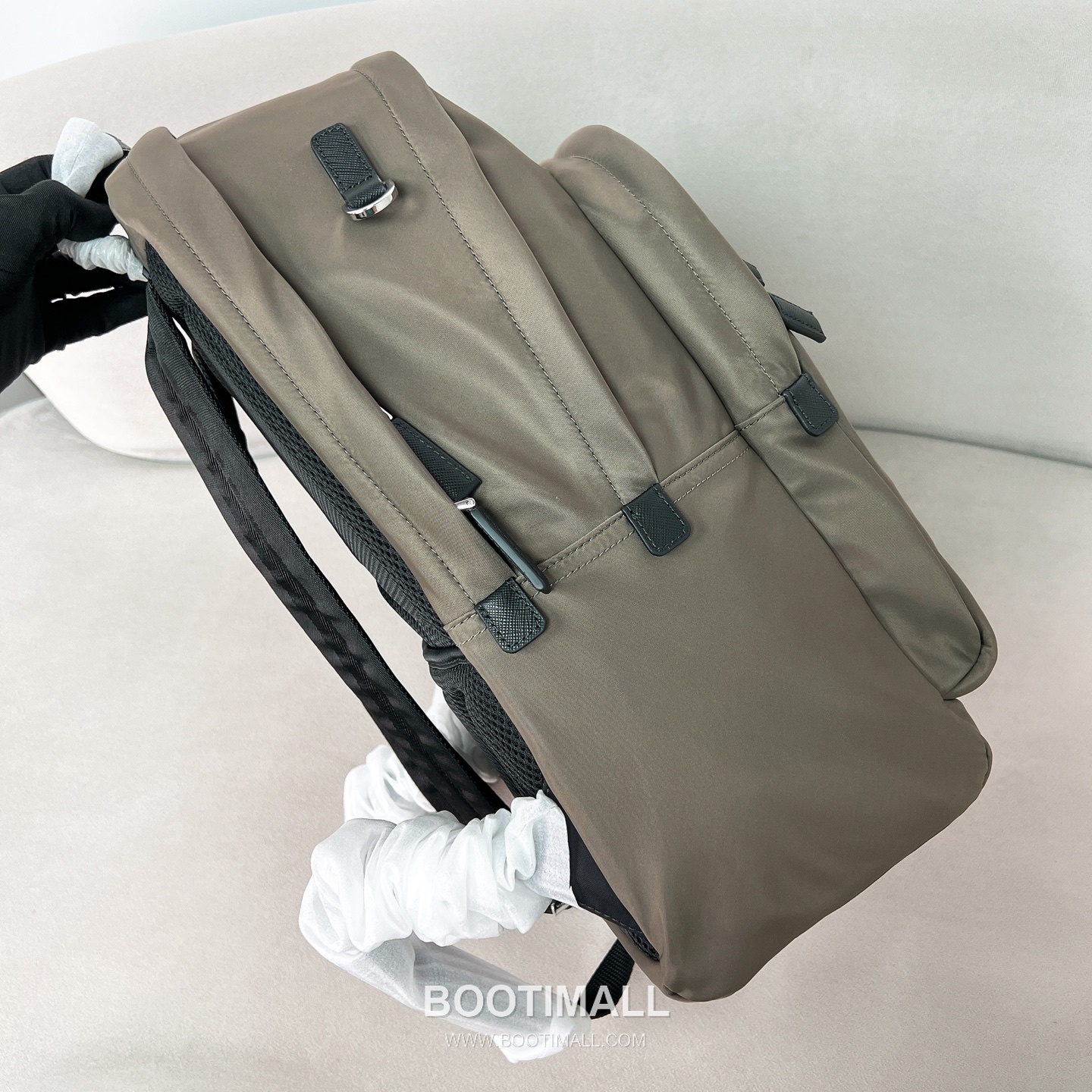 Prada Enamel Triangle Plaque Parachute Fabric Backpack 프라다 2VZ048 에나멜 트라이앵글 플라크 파라슈트 패브릭 백팩 43.5cm 3