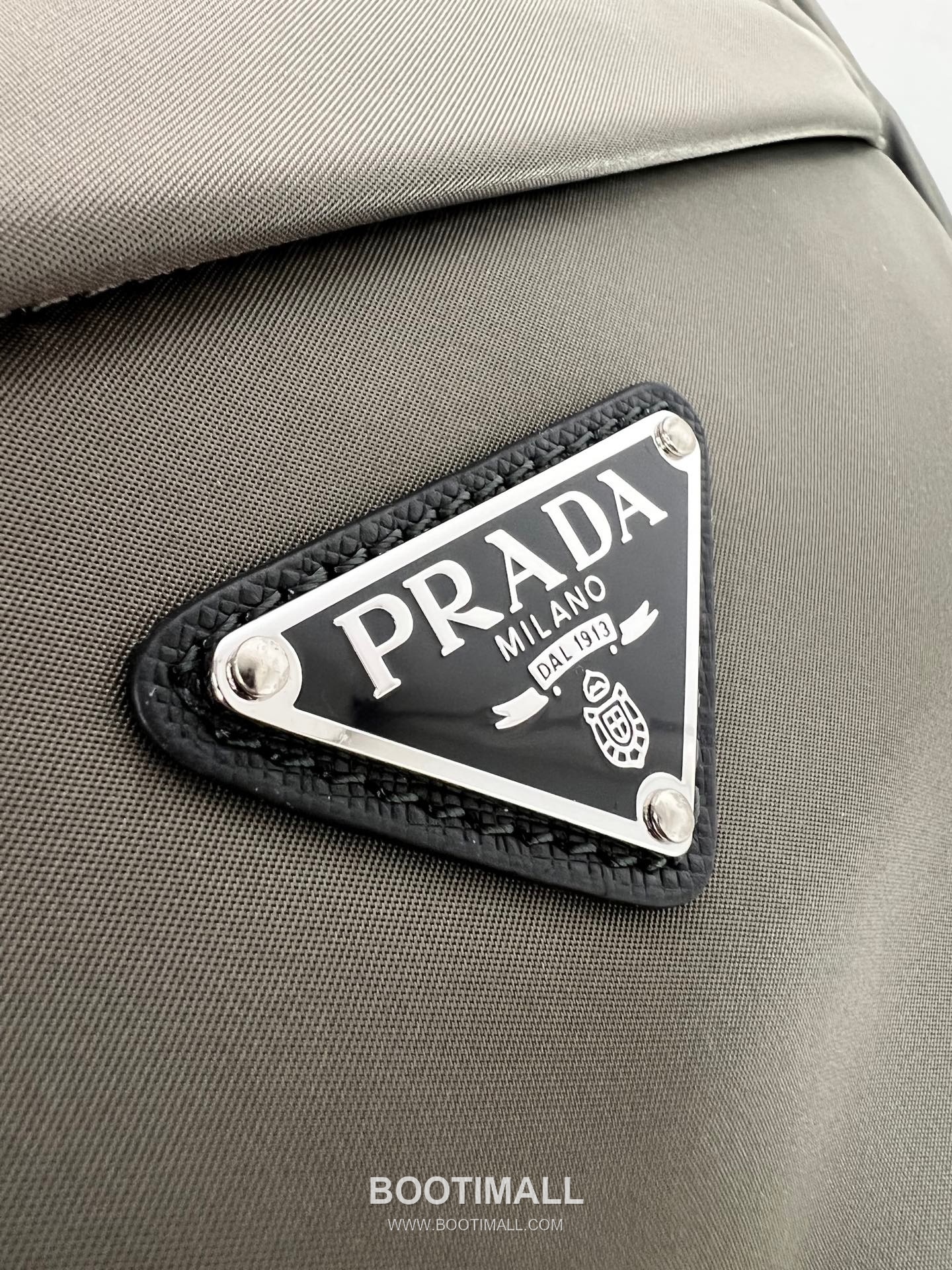 Prada Enamel Triangle Plaque Parachute Fabric Backpack 프라다 2VZ048 에나멜 트라이앵글 플라크 파라슈트 패브릭 백팩 43.5cm 6