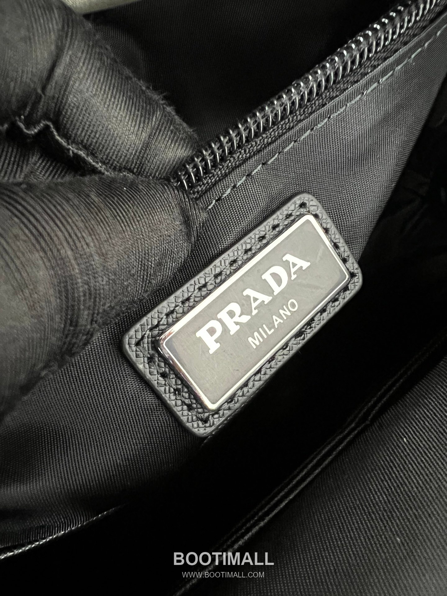 Prada Enamel Triangle Plaque Parachute Fabric Backpack 프라다 2VZ048 에나멜 트라이앵글 플라크 파라슈트 패브릭 백팩 43.5cm 9