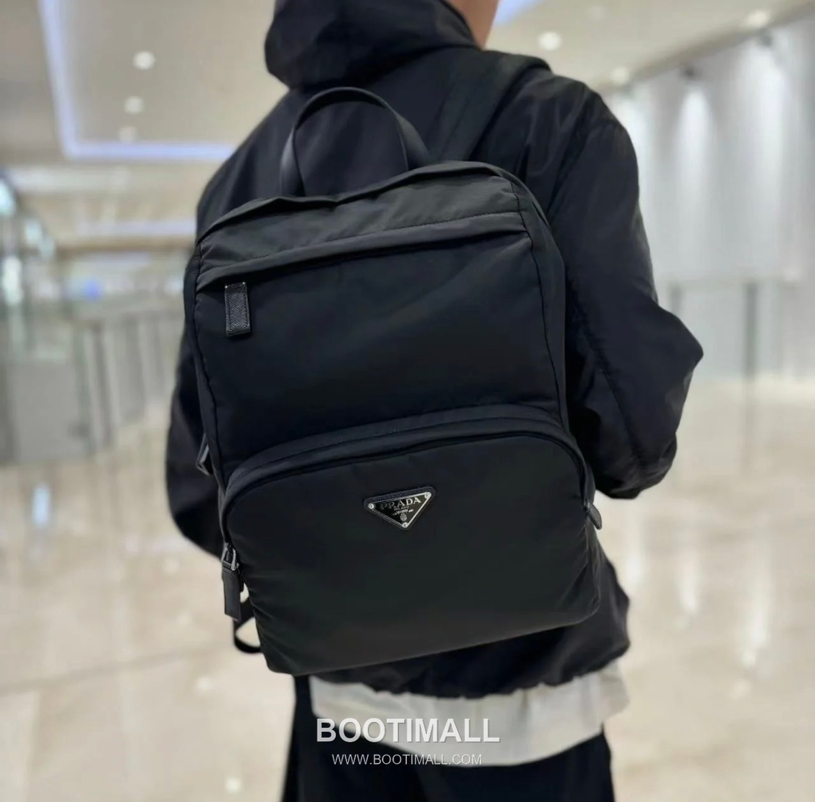Prada Enamel Triangle Plaque Parachute Fabric Backpack 프라다 2VZ048 에나멜 트라이앵글 플라크 파라슈트 패브릭 백팩 43.5cm 12