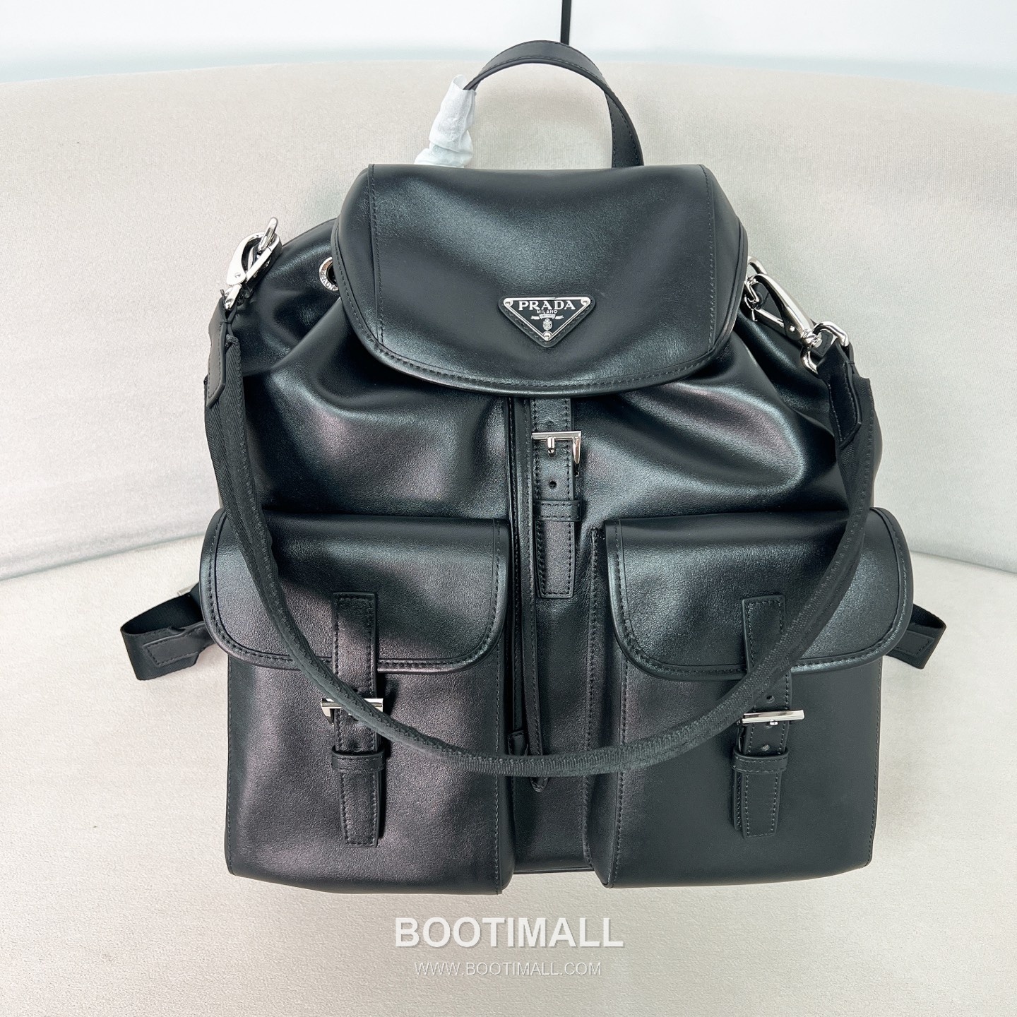 Prada Zaino Large Nappa Lambskin Black Backpack 프라다 자이노 라지 2VZ110 나파 램스킨 블랙 백팩 39cm 1