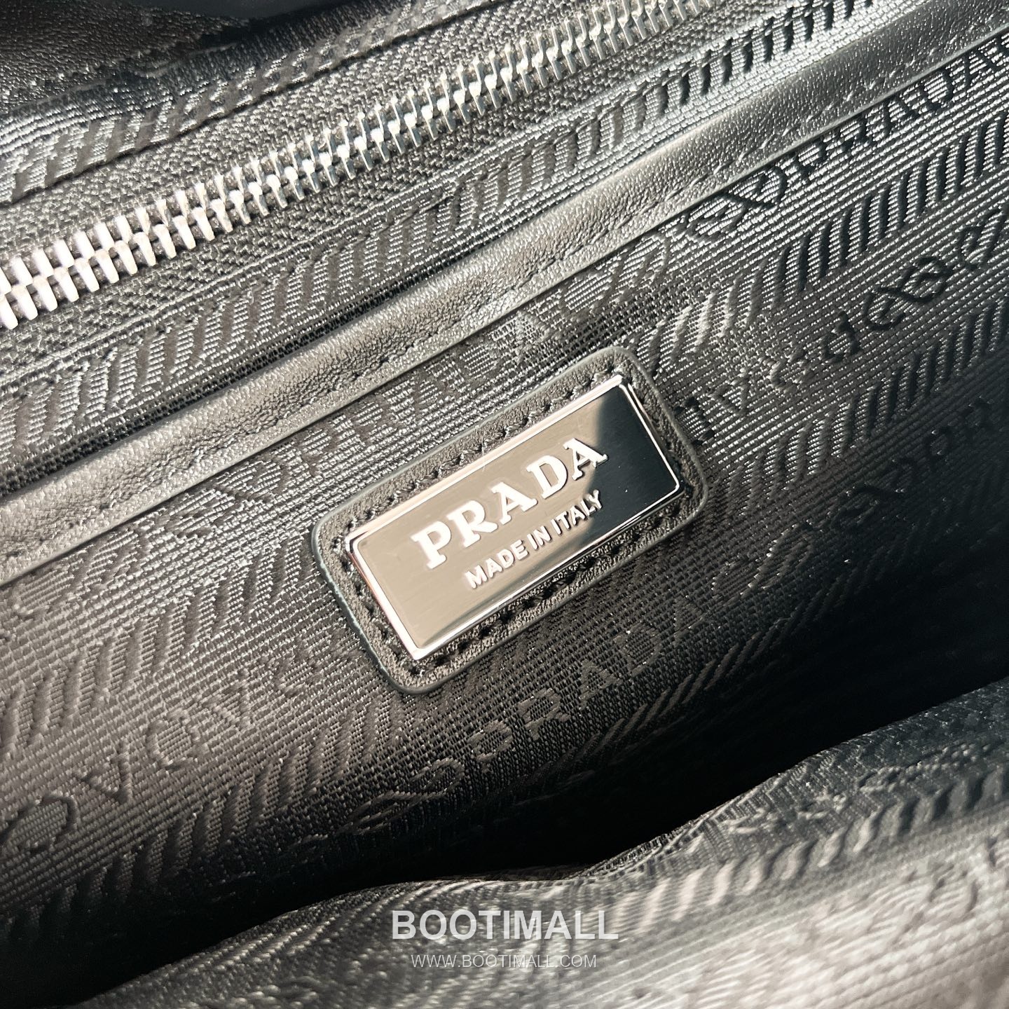 Prada Zaino Large Nappa Lambskin Black Backpack 프라다 자이노 라지 2VZ110 나파 램스킨 블랙 백팩 39cm 9