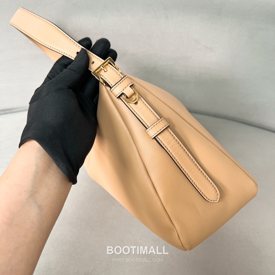 Prada Aimee Cowhide Apricot Hobo Bag 프라다 에이미 1BC228 소가죽 살구 호보백 39cm 5