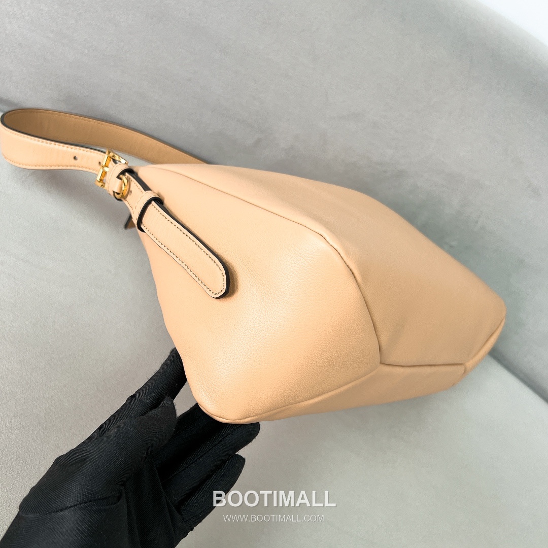 Prada Aimee Cowhide Apricot Hobo Bag 프라다 에이미 1BC228 소가죽 살구 호보백 39cm 9