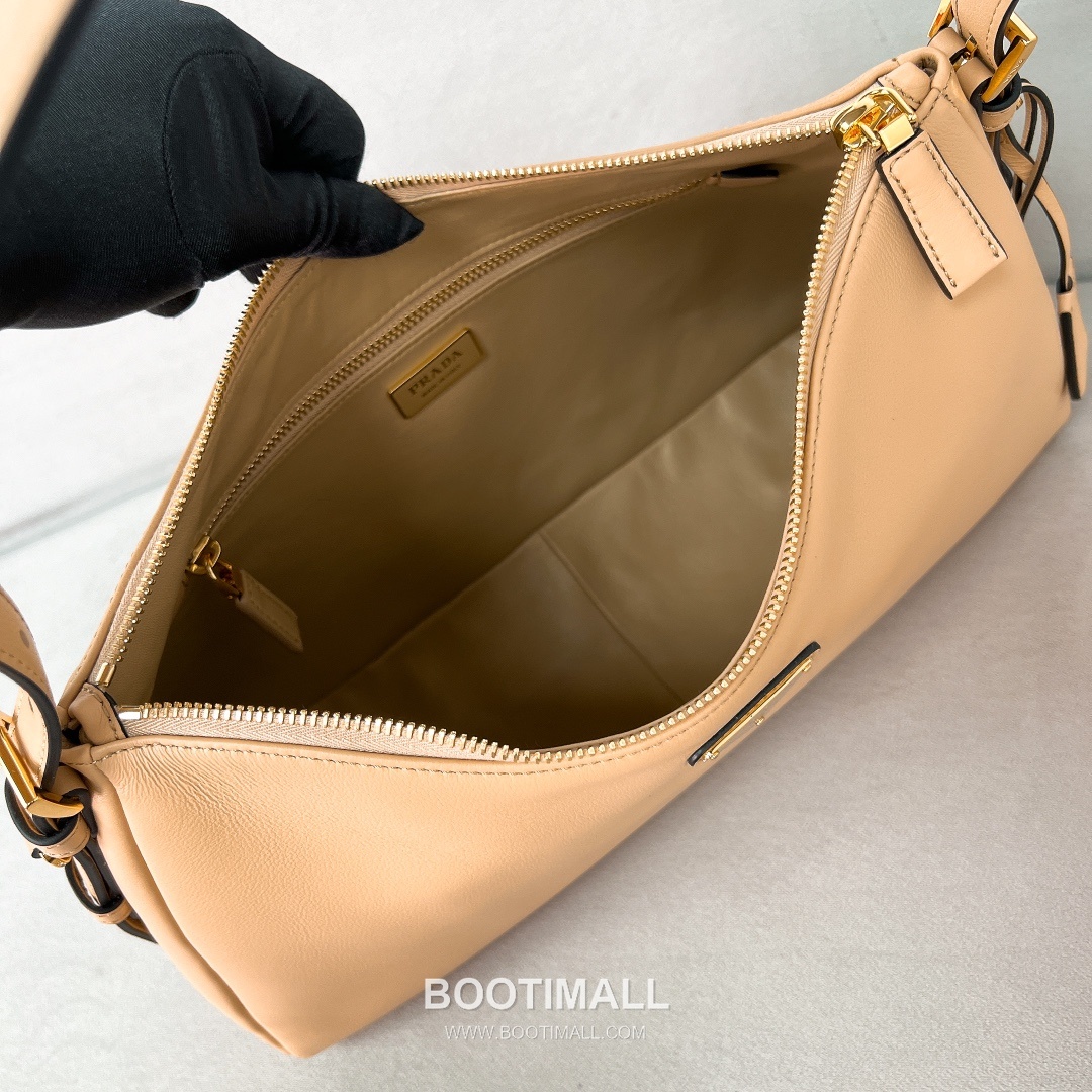 Prada Aimee Cowhide Apricot Hobo Bag 프라다 에이미 1BC228 소가죽 살구 호보백 39cm 10