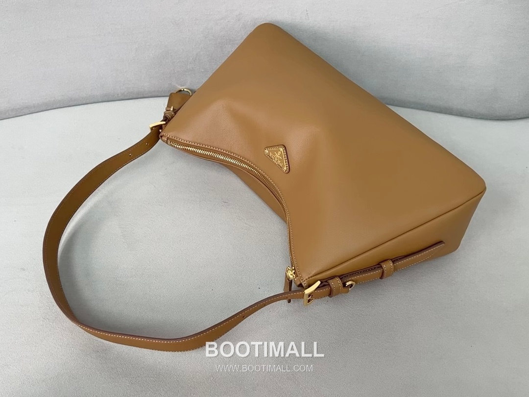 Prada Aimee Cowhide Caramel Hobo Bag 프라다 에이미 1BC228 소가죽 카라멜 호보백 39cm 2