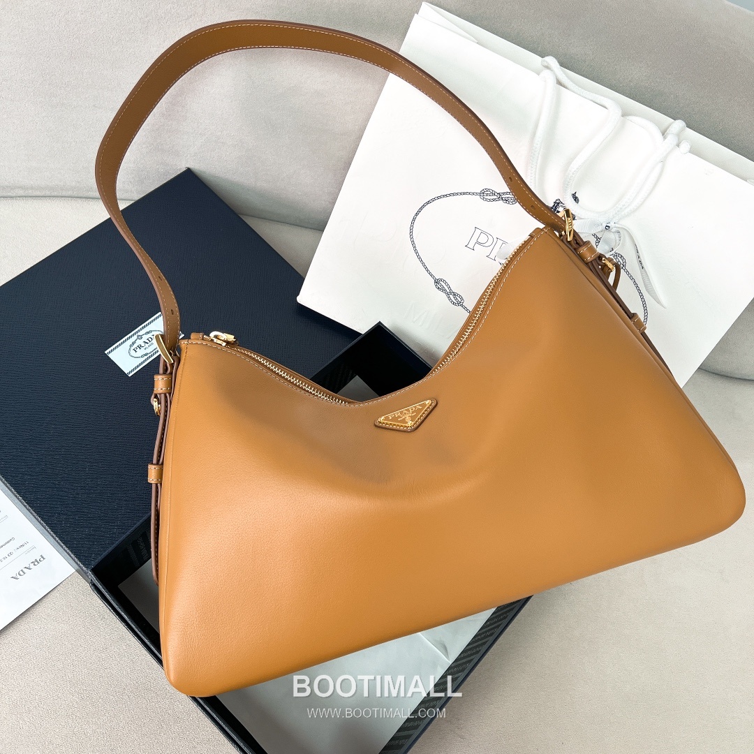 Prada Aimee Cowhide Caramel Hobo Bag 프라다 에이미 1BC228 소가죽 카라멜 호보백 39cm 3