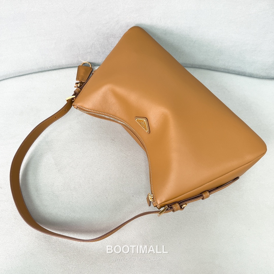 Prada Aimee Cowhide Caramel Hobo Bag 프라다 에이미 1BC228 소가죽 카라멜 호보백 39cm 7