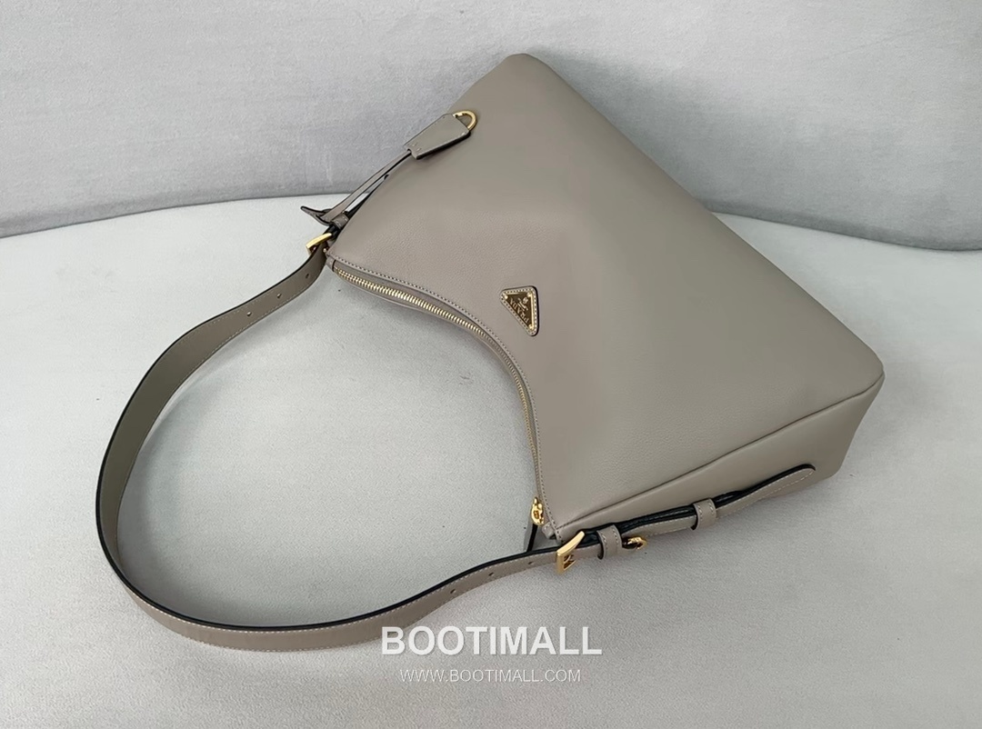 Prada Triangle-Logo Hobo Cowhide Elephant Grey Shoulder Bag 프라다 1BC228 트라이앵글 로고 호보 소가죽 엘리펀트 그레이 숄더백 39cm 1