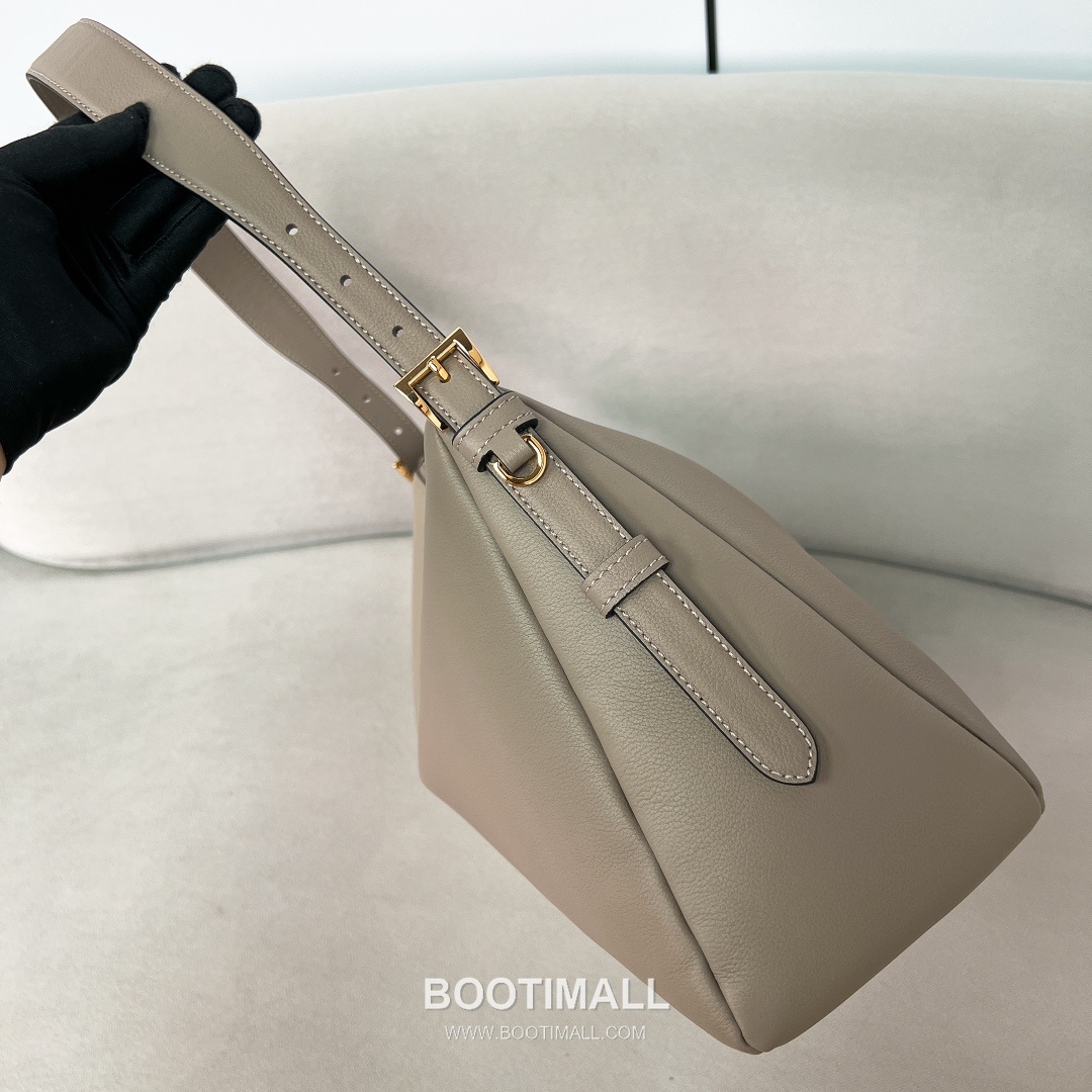 Prada Triangle-Logo Hobo Cowhide Elephant Grey Shoulder Bag 프라다 1BC228 트라이앵글 로고 호보 소가죽 엘리펀트 그레이 숄더백 39cm 5