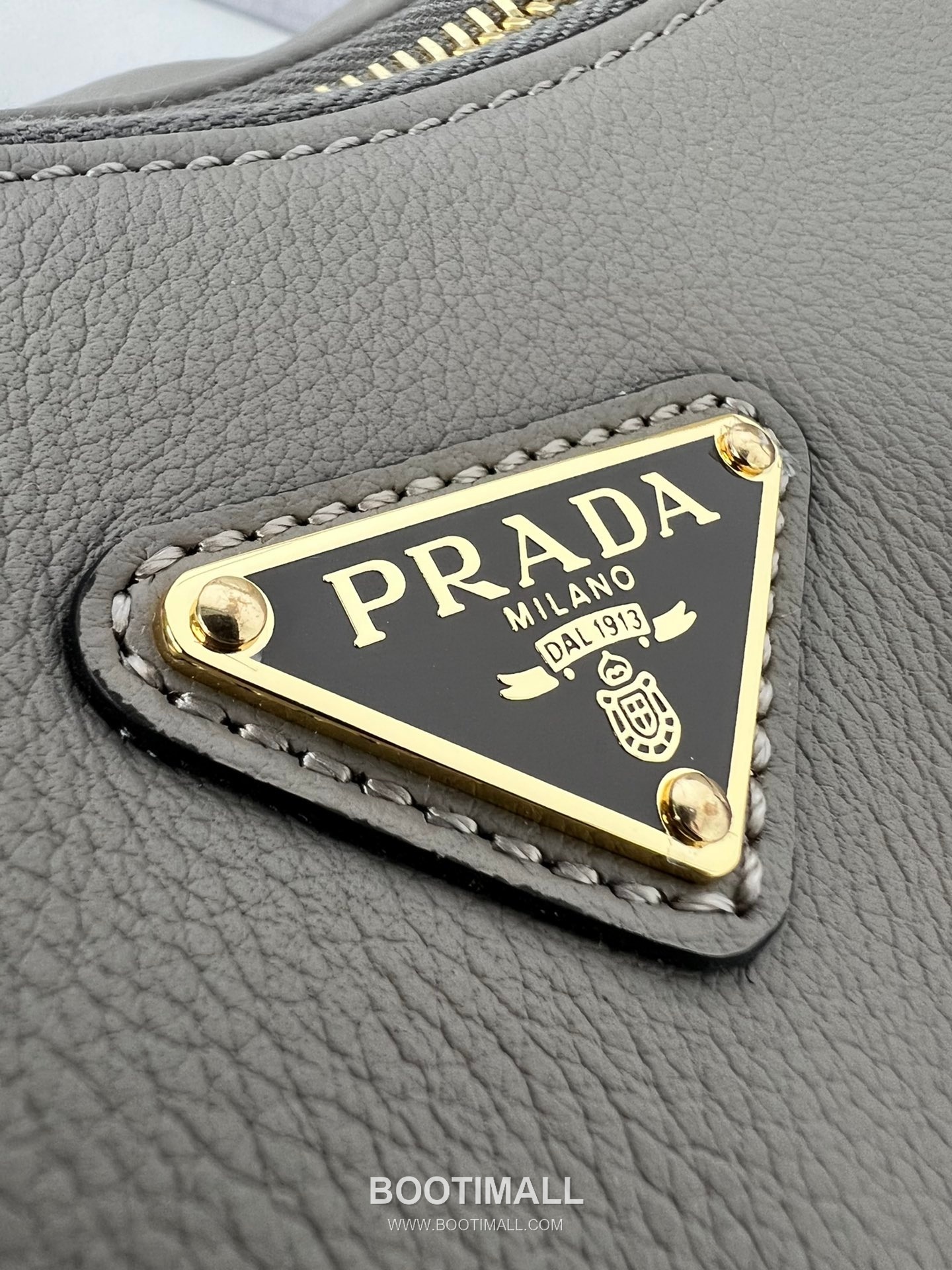 Prada Triangle-Logo Hobo Cowhide Elephant Grey Shoulder Bag 프라다 1BC228 트라이앵글 로고 호보 소가죽 엘리펀트 그레이 숄더백 39cm 7