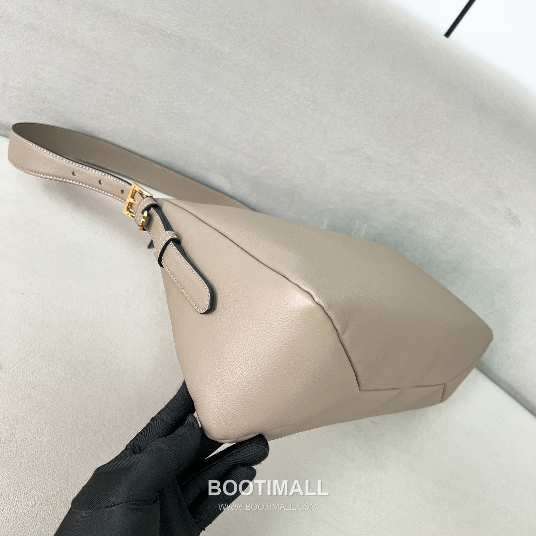 Prada Triangle-Logo Hobo Cowhide Elephant Grey Shoulder Bag 프라다 1BC228 트라이앵글 로고 호보 소가죽 엘리펀트 그레이 숄더백 39cm 8