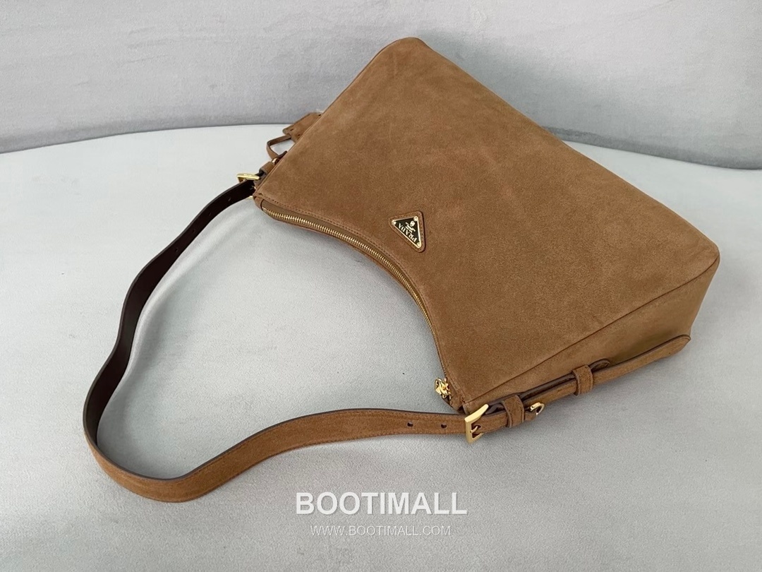 Prada Aimee Triangle Logo Suede Cocoa Brown Shoulder Bag 프라다 아미 트라이앵글 로고 1BC228 스웨이드 코코아 브라운 숄더백 39cm 2