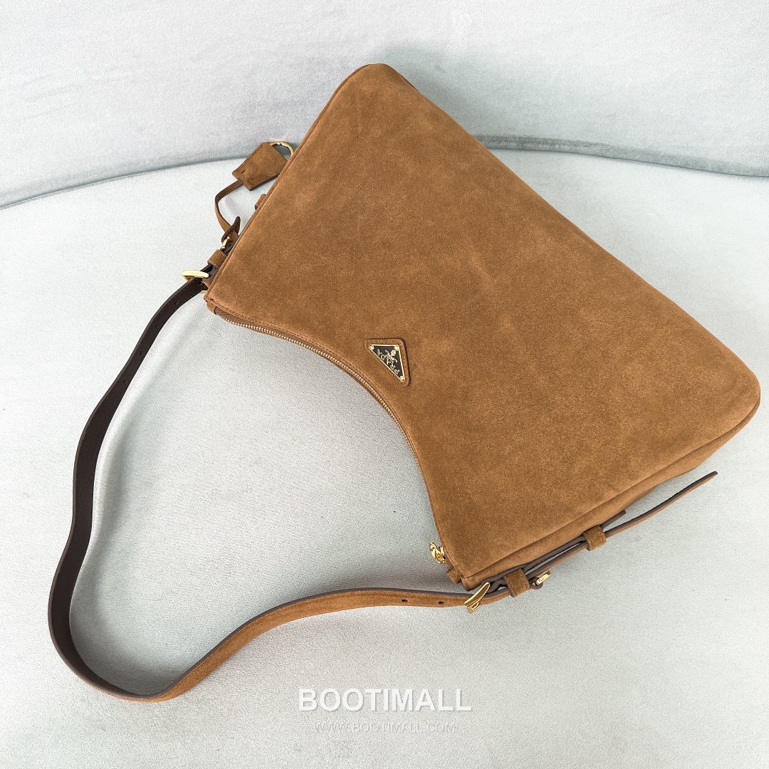 Prada Aimee Triangle Logo Suede Cocoa Brown Shoulder Bag 프라다 아미 트라이앵글 로고 1BC228 스웨이드 코코아 브라운 숄더백 39cm 7