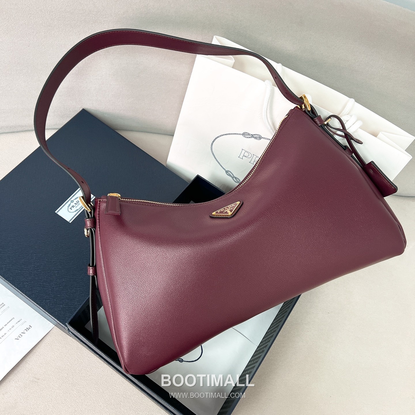 Prada Aimee Cowhide Burgundy Hobo Bag 프라다 에이미 1BC228 소가죽 버건디 호보백 39cm 2