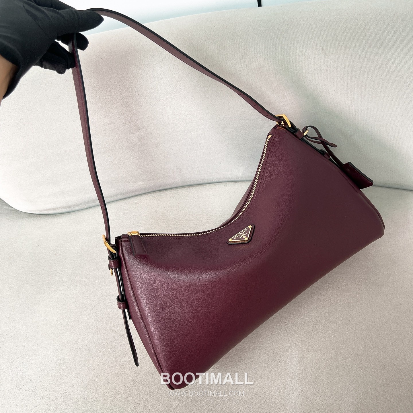 Prada Aimee Cowhide Burgundy Hobo Bag 프라다 에이미 1BC228 소가죽 버건디 호보백 39cm 3