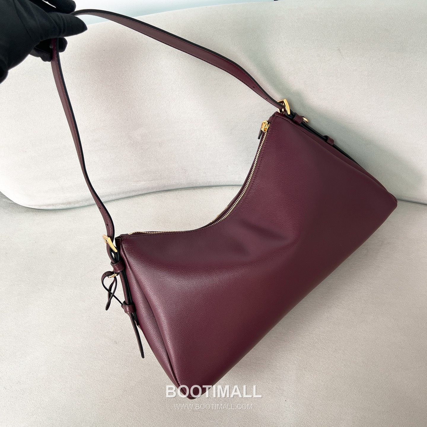 Prada Aimee Cowhide Burgundy Hobo Bag 프라다 에이미 1BC228 소가죽 버건디 호보백 39cm 5