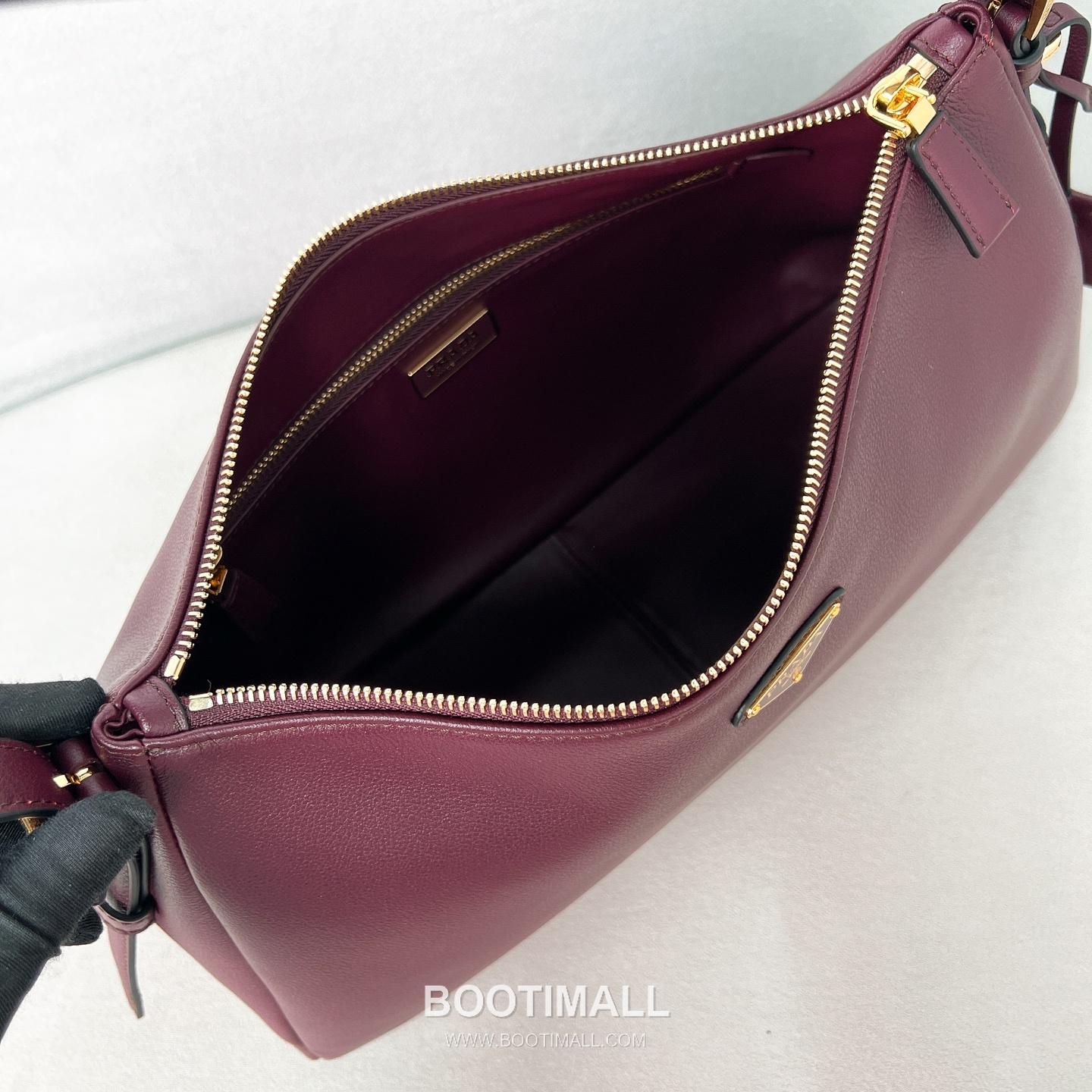 Prada Aimee Cowhide Burgundy Hobo Bag 프라다 에이미 1BC228 소가죽 버건디 호보백 39cm 9