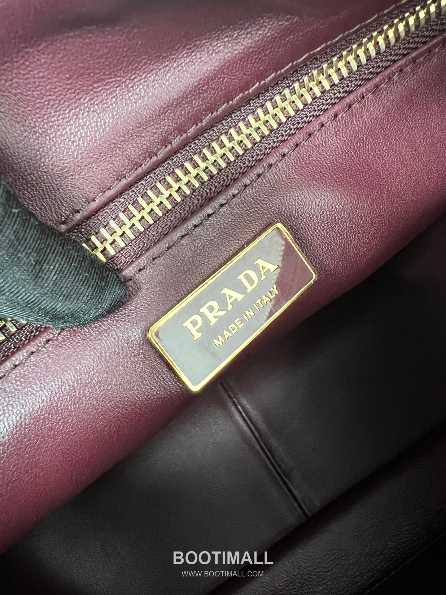 Prada Aimee Cowhide Burgundy Hobo Bag 프라다 에이미 1BC228 소가죽 버건디 호보백 39cm 10
