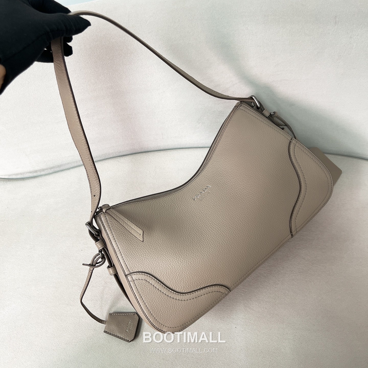 Prada Aimee Deerskin Black Hobo Bag 프라다 에이미 1BC280 디어스킨 블랙 호보백 36cm 3