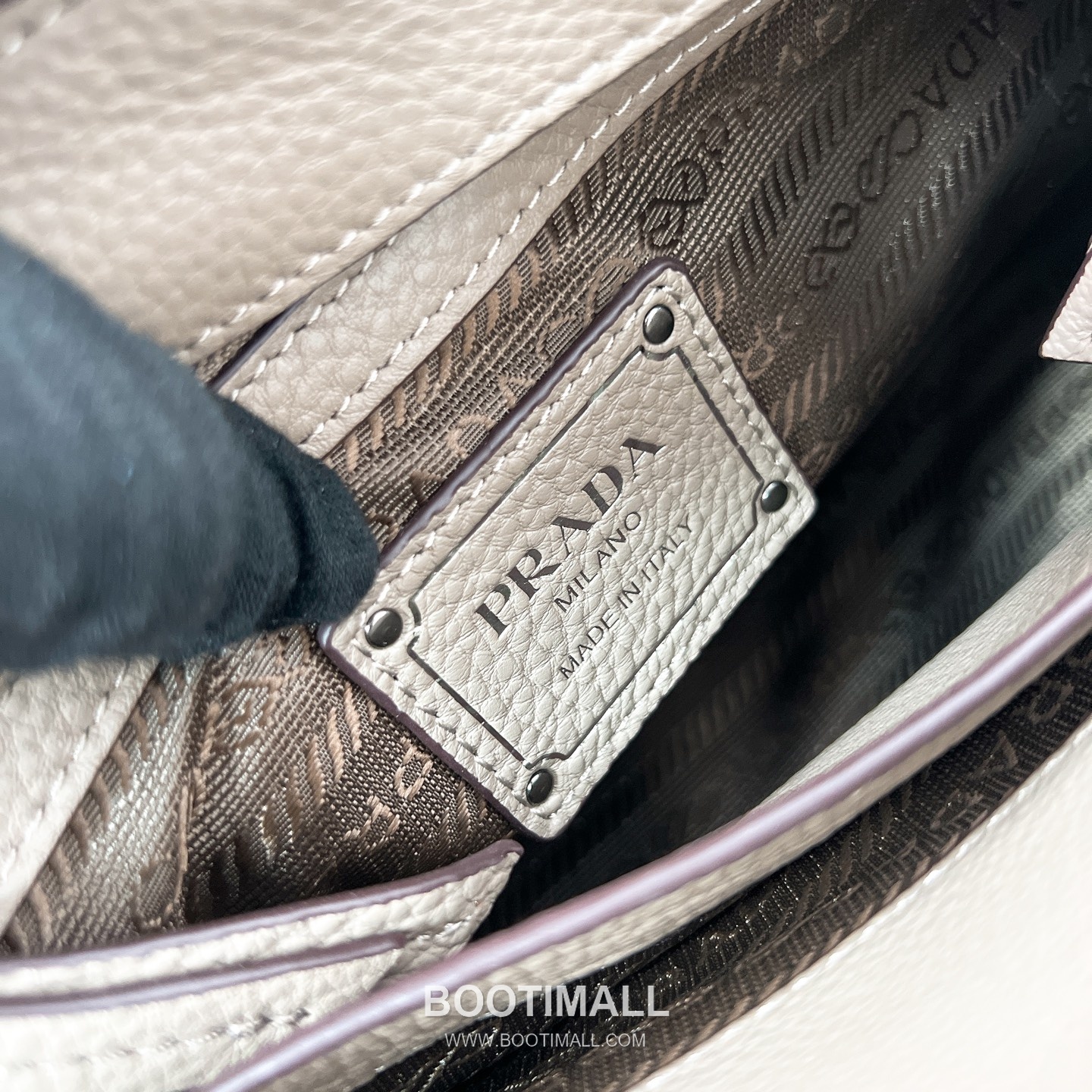 Prada Pebbled Tote Deerskin Taupe Bag 프라다 1BG604 페블드 토트 디어스킨 토프 35cm 10