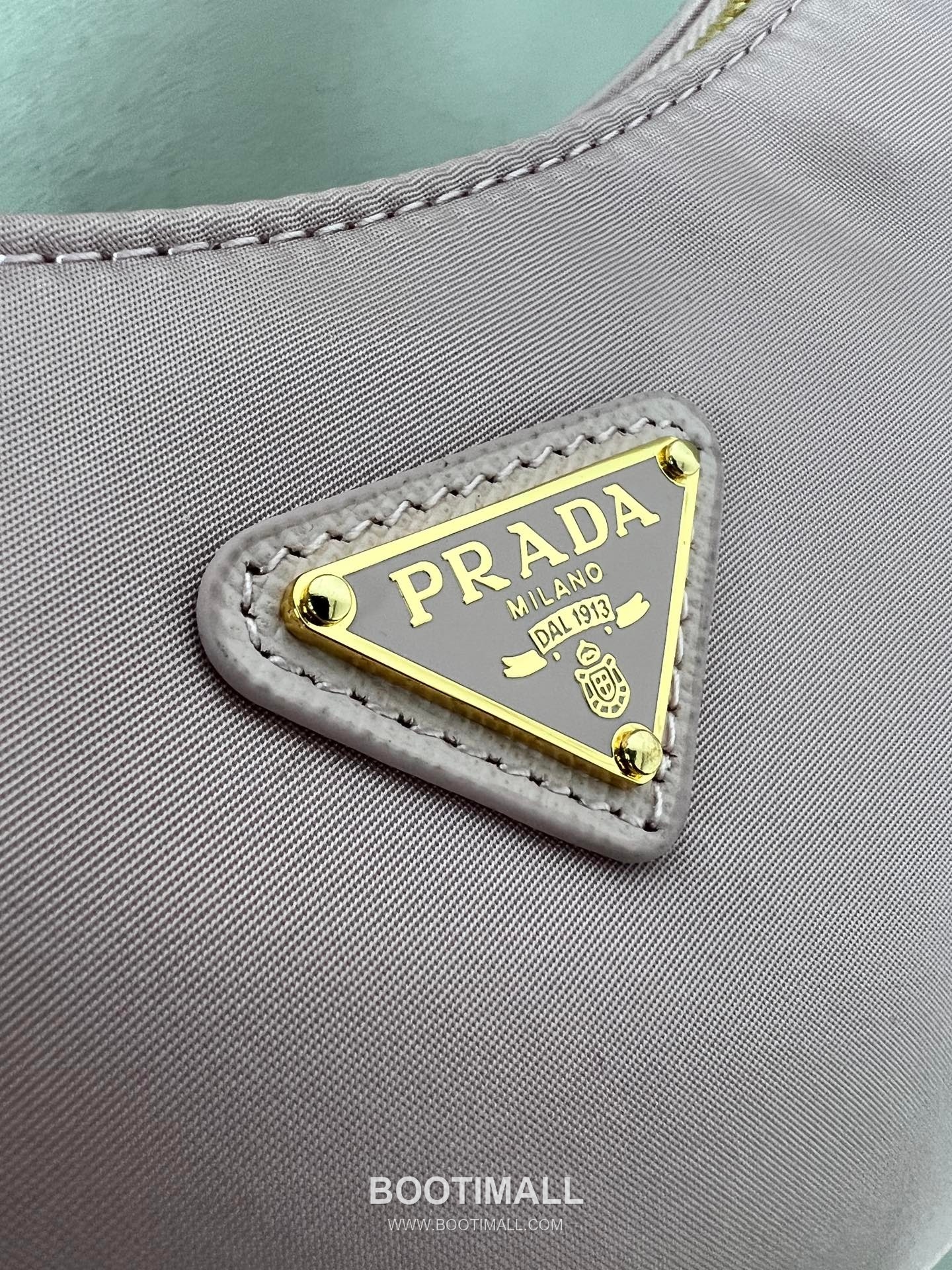 Prada Re-Edition 2005 Leather Pink Hobo Bag 프라다 리 에디션 2005 1N204M 레더 핑크 호보백 22cm 9