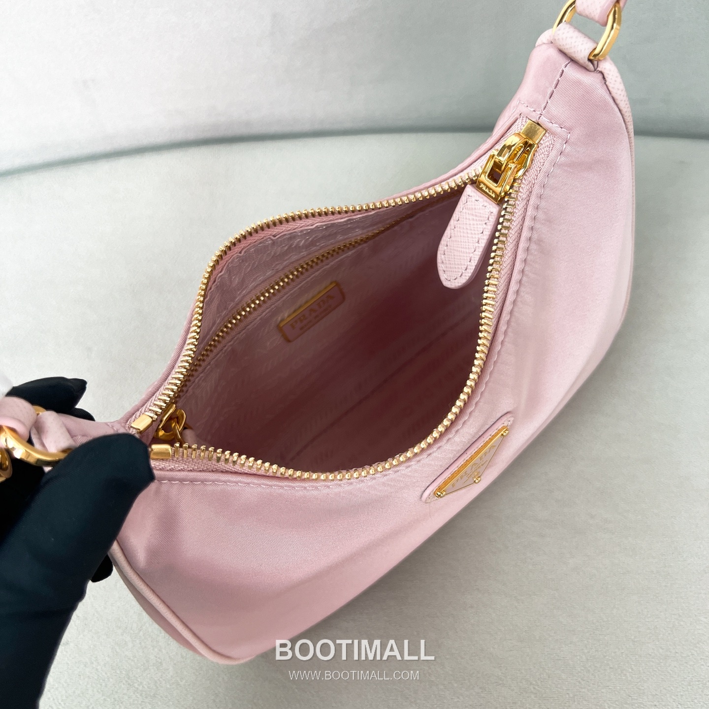 Prada Re-Edition 2005 Leather Pink Hobo Bag 프라다 리 에디션 2005 1N204M 레더 핑크 호보백 22cm 11