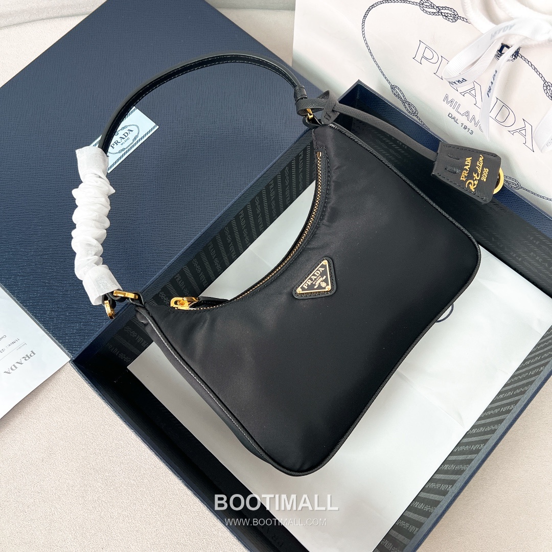 Prada Re-Edition 2005 Hobo Leather Black Shoulder Bag 프라다 리 에디션 2005 호보 1N204M 레더 블랙 숄더백 22cm 4