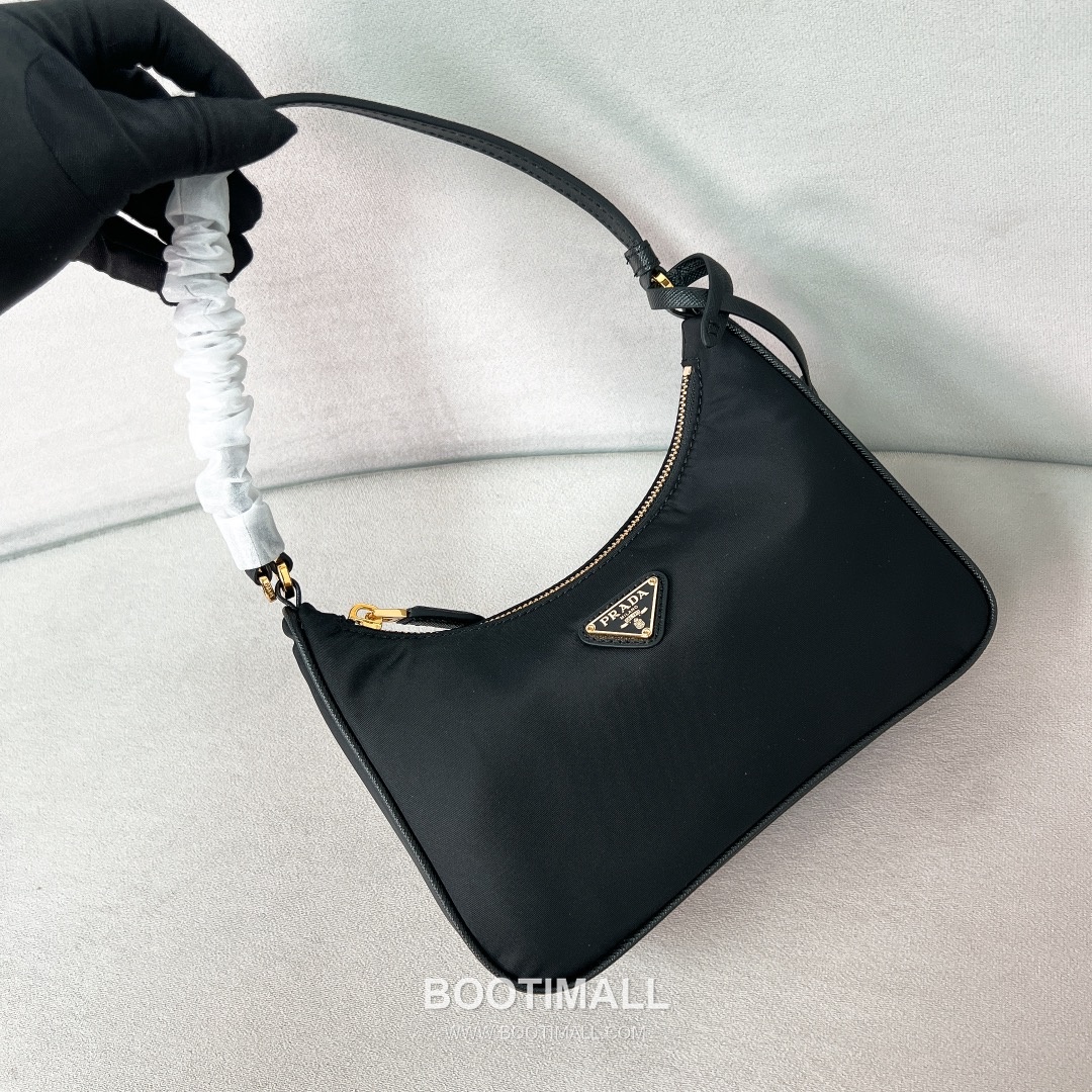 Prada Re-Edition 2005 Hobo Leather Black Shoulder Bag 프라다 리 에디션 2005 호보 1N204M 레더 블랙 숄더백 22cm 5