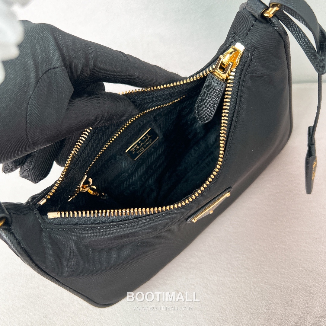 Prada Re-Edition 2005 Hobo Leather Black Shoulder Bag 프라다 리 에디션 2005 호보 1N204M 레더 블랙 숄더백 22cm 11