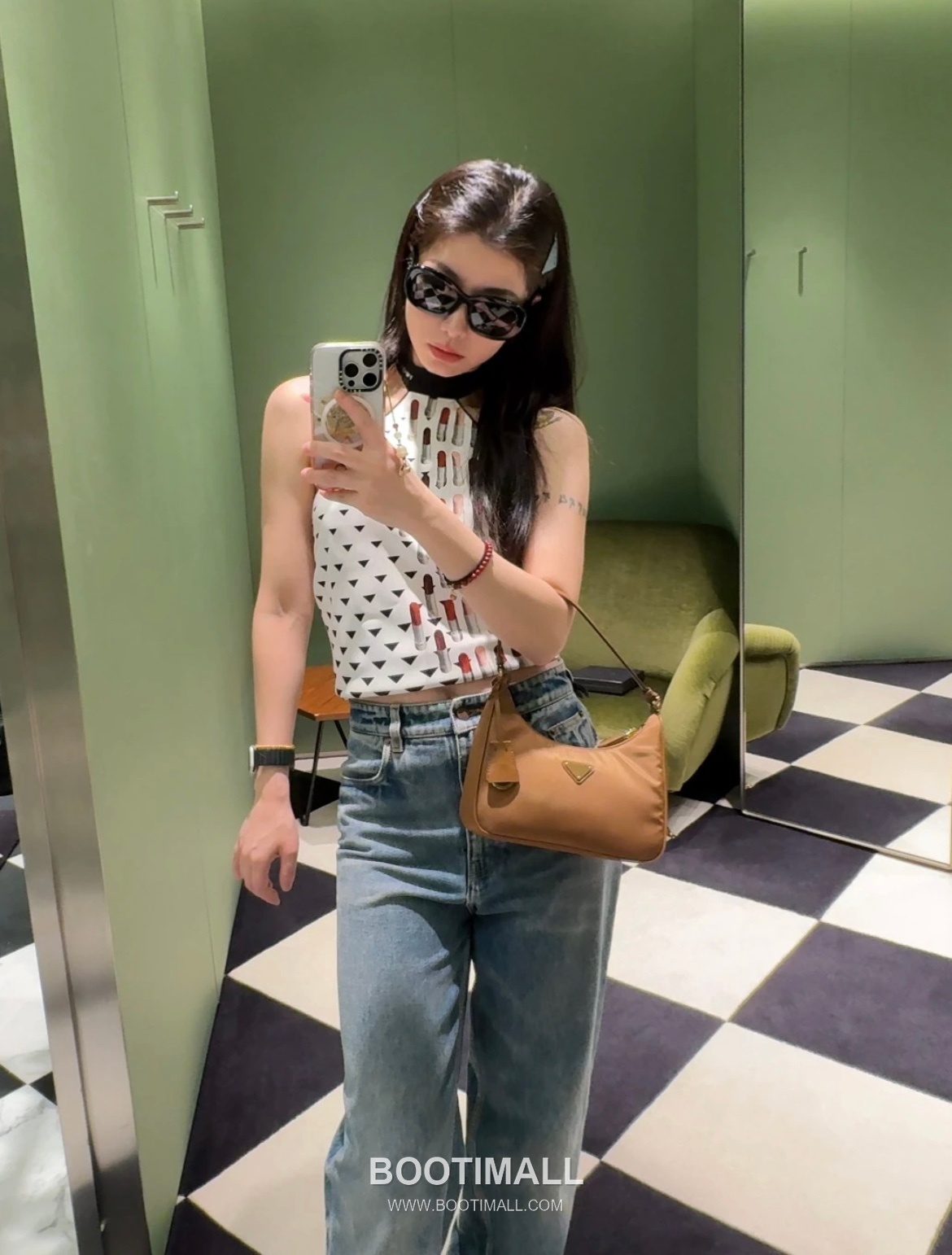 Prada Re-Edition 2005 Hobo Leather Black Shoulder Bag 프라다 리 에디션 2005 호보 1N204M 레더 블랙 숄더백 22cm 3