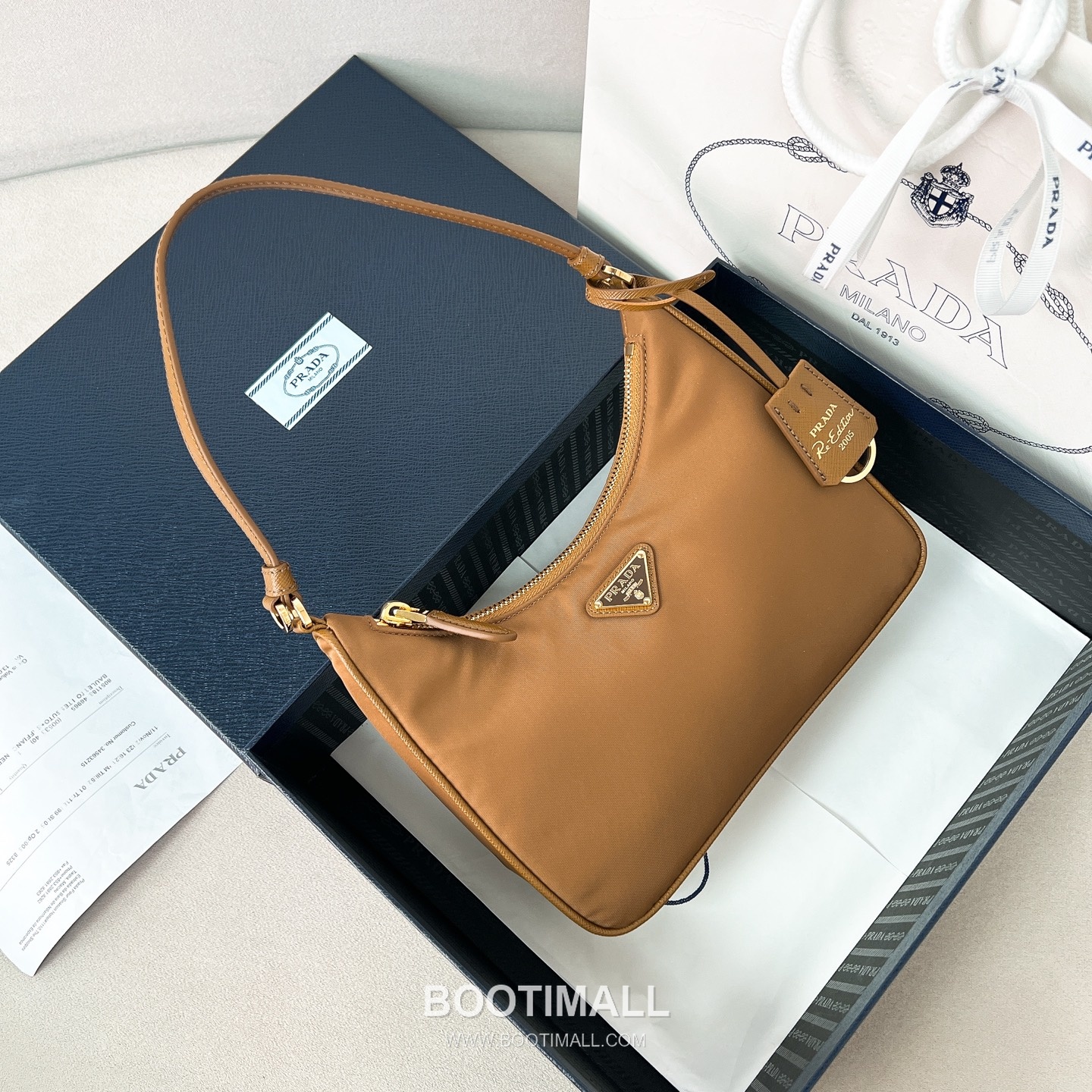 Prada Re-Edition 2005 Hobo Leather Black Shoulder Bag 프라다 리 에디션 2005 호보 1N204M 레더 블랙 숄더백 22cm 6