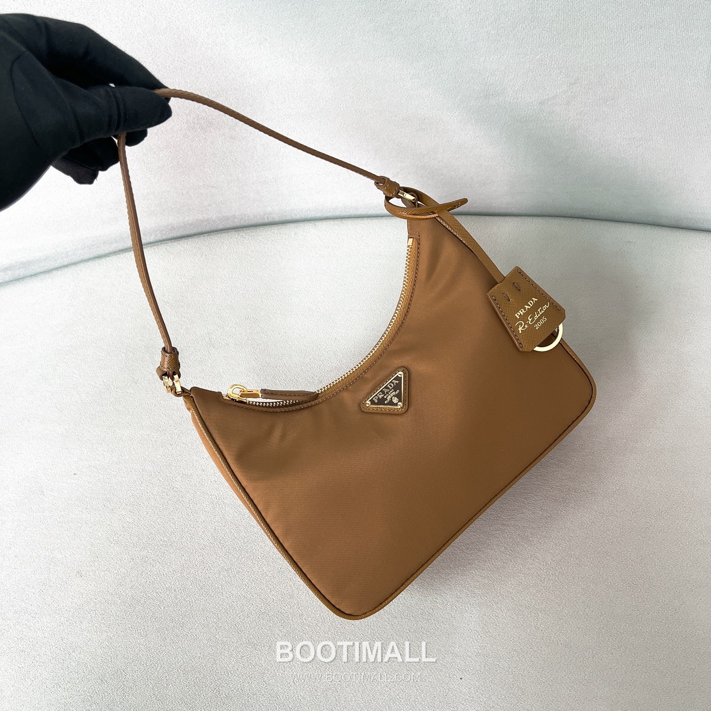 Prada Re-Edition 2005 Hobo Leather Black Shoulder Bag 프라다 리 에디션 2005 호보 1N204M 레더 블랙 숄더백 22cm 7