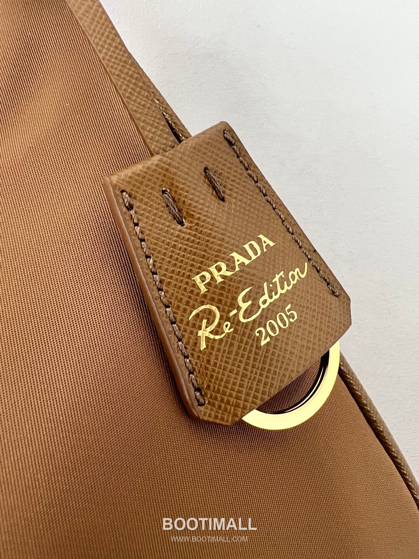 Prada Re-Edition 2005 Hobo Leather Black Shoulder Bag 프라다 리 에디션 2005 호보 1N204M 레더 블랙 숄더백 22cm 12