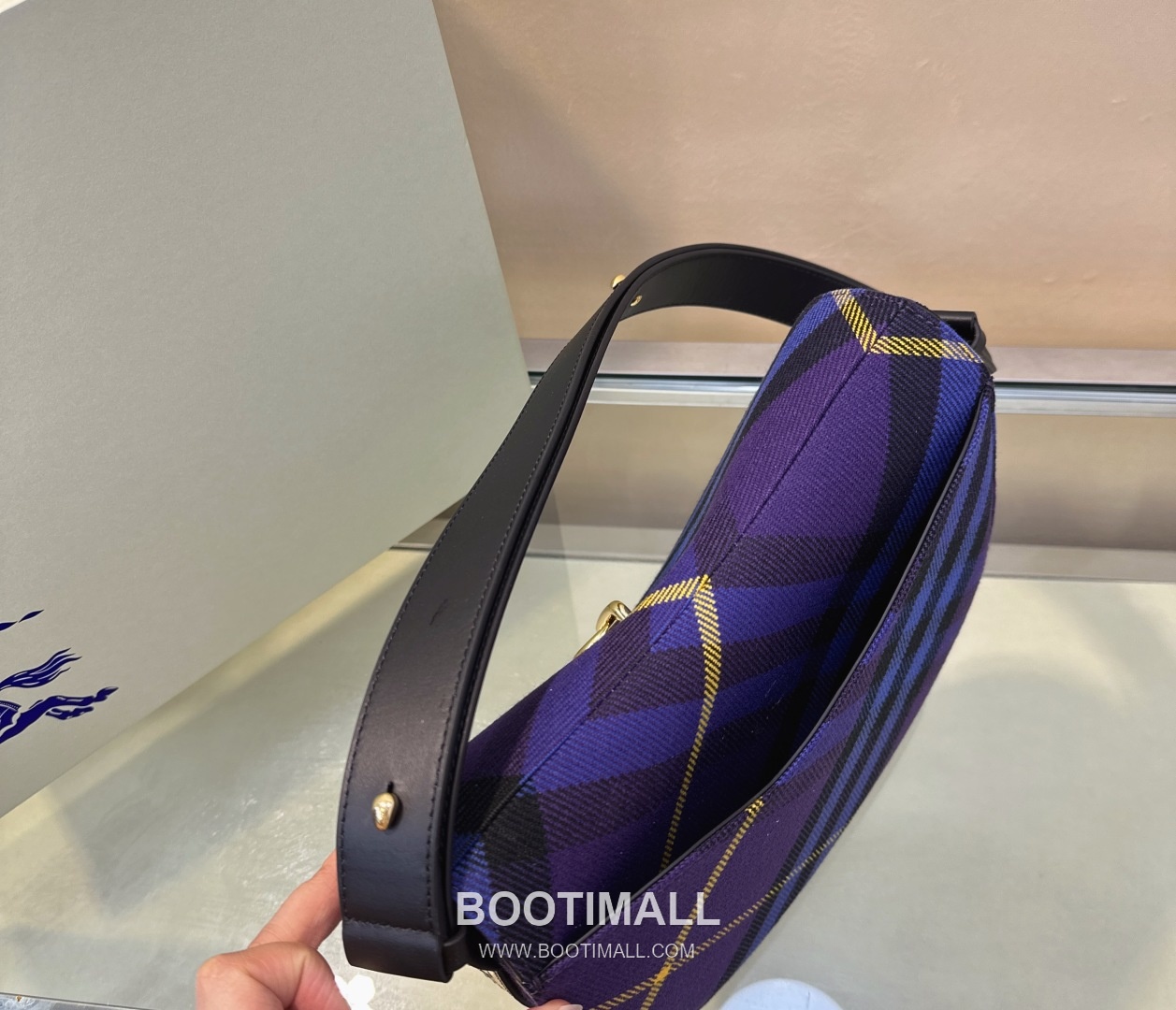 Burberry Check Wool Curved 330170 Beige Shoulder Bag 버버리 체크 울 커브드 330170 베이지 숄더백 26cm 18