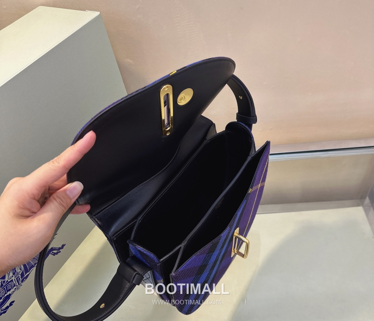 Burberry Check Wool Curved 330170 Beige Shoulder Bag 버버리 체크 울 커브드 330170 베이지 숄더백 26cm 21