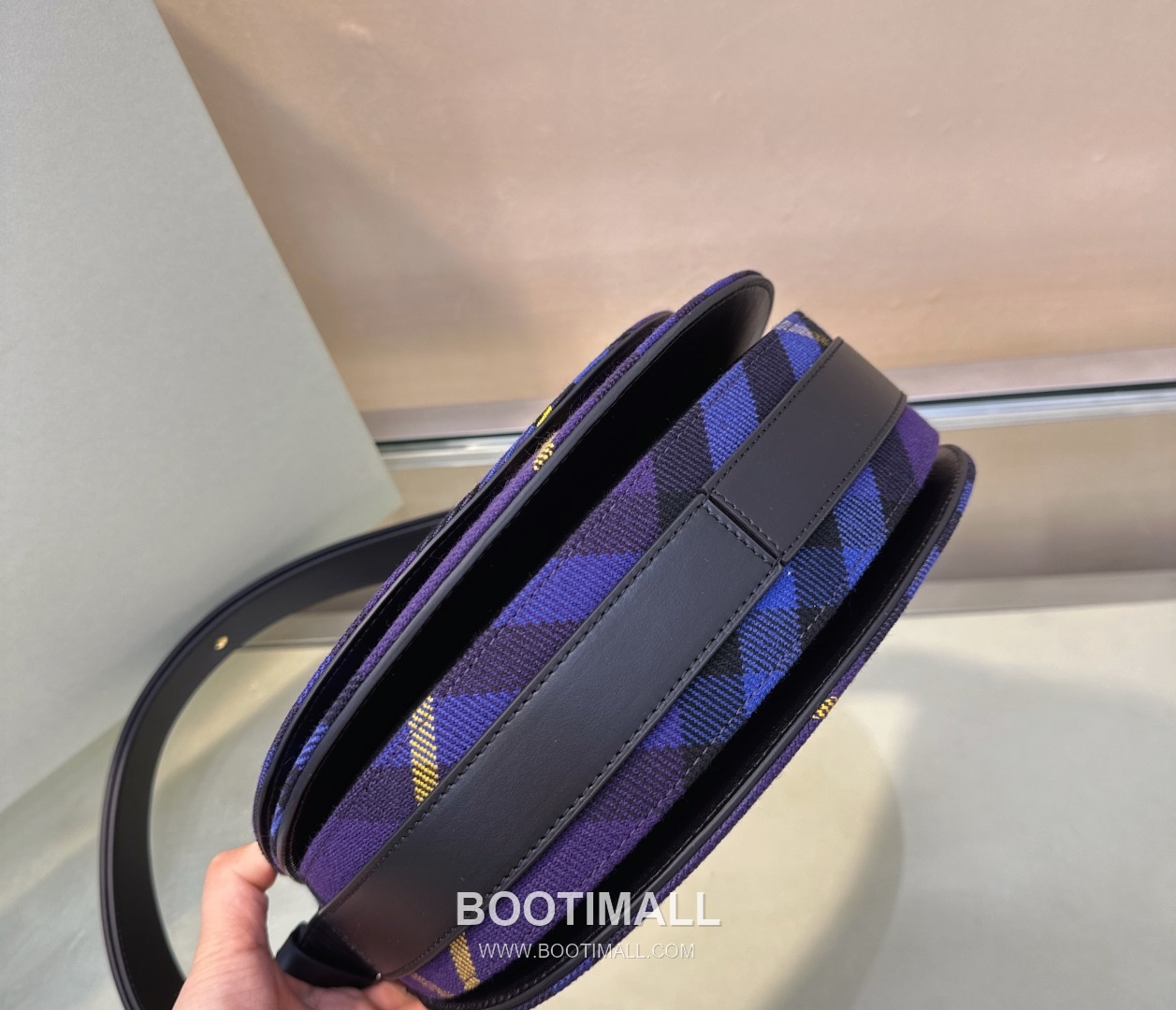 Burberry Check Wool Curved 330170 Beige Shoulder Bag 버버리 체크 울 커브드 330170 베이지 숄더백 26cm 23