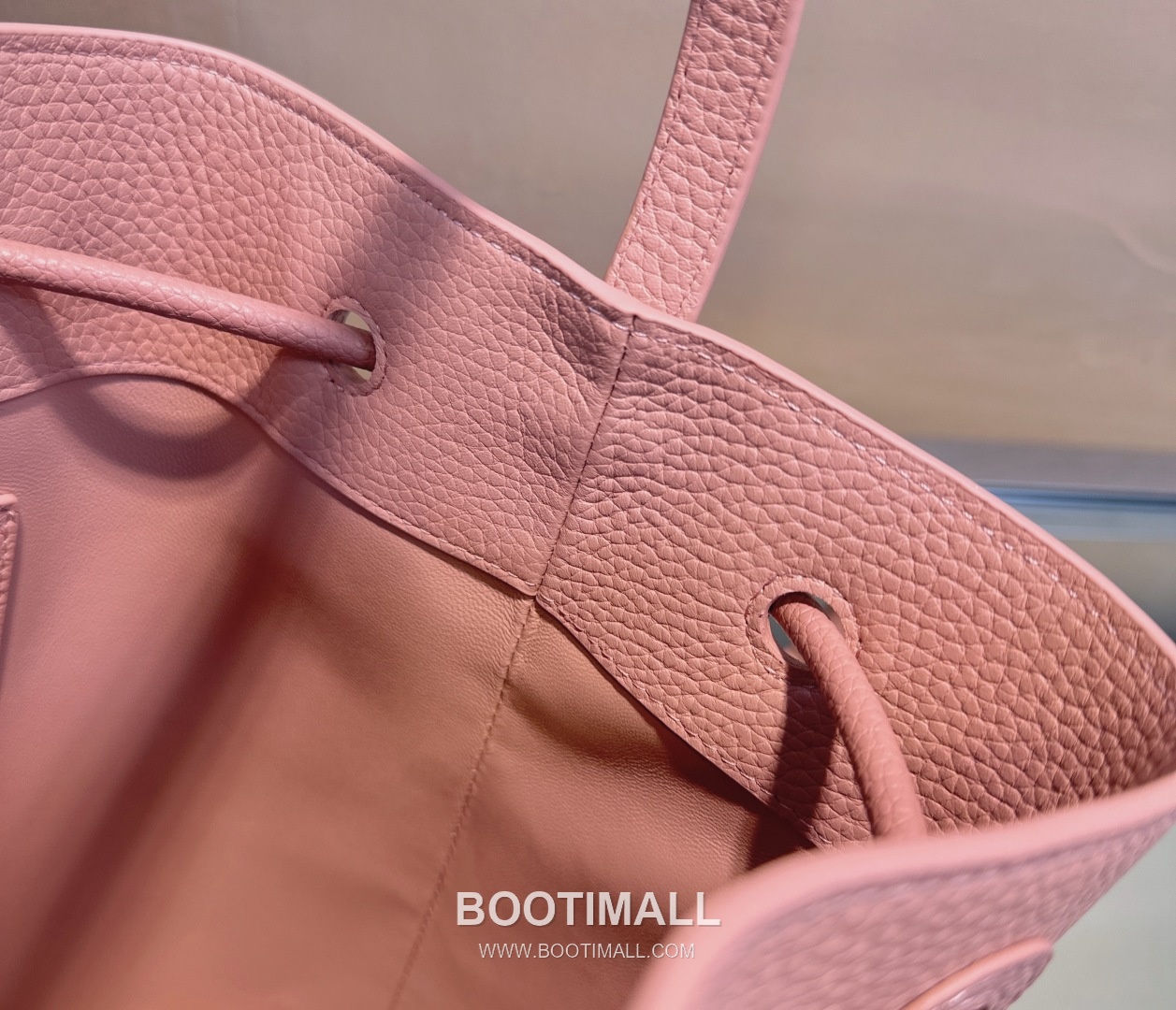 Burberry TB Thomas Bucket Grained Calfskin Bag 버버리 TB 토마스 버킷 그레인드 카프스킨 26cm 18