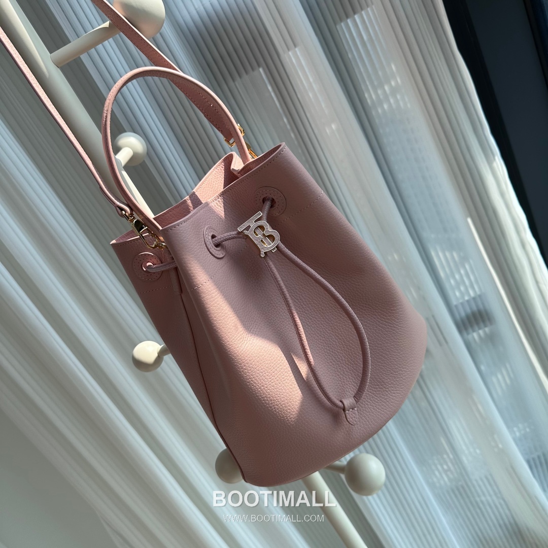 Burberry TB Thomas Bucket Grained Calfskin Bag 버버리 TB 토마스 버킷 그레인드 카프스킨 26cm 20