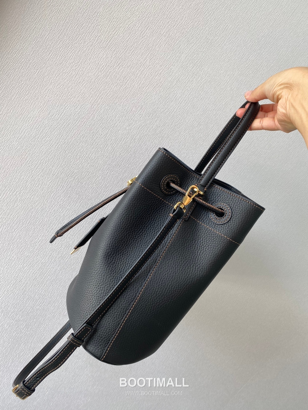 Burberry TB Thomas Bucket Grained Calfskin Bag 버버리 TB 토마스 버킷 그레인드 카프스킨 26cm 11