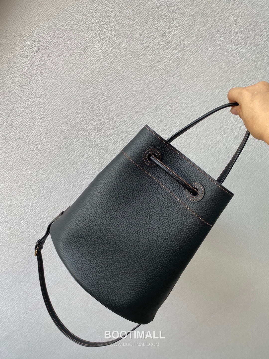 Burberry TB Thomas Bucket Grained Calfskin Bag 버버리 TB 토마스 버킷 그레인드 카프스킨 26cm 12