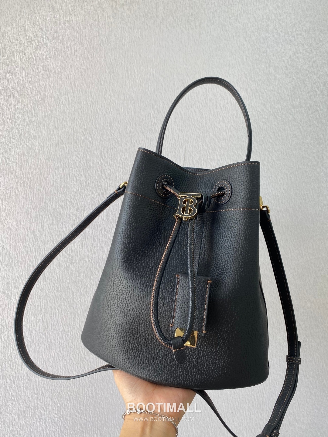Burberry TB Thomas Bucket Grained Calfskin Bag 버버리 TB 토마스 버킷 그레인드 카프스킨 26cm 13