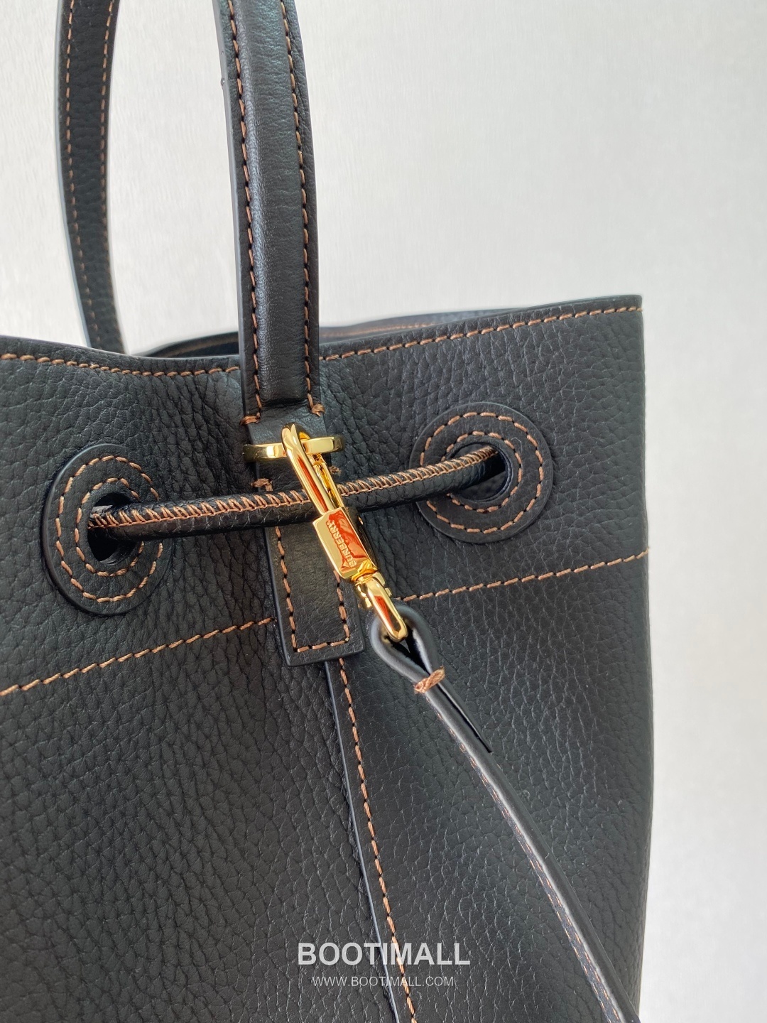 Burberry TB Thomas Bucket Grained Calfskin Bag 버버리 TB 토마스 버킷 그레인드 카프스킨 26cm 15