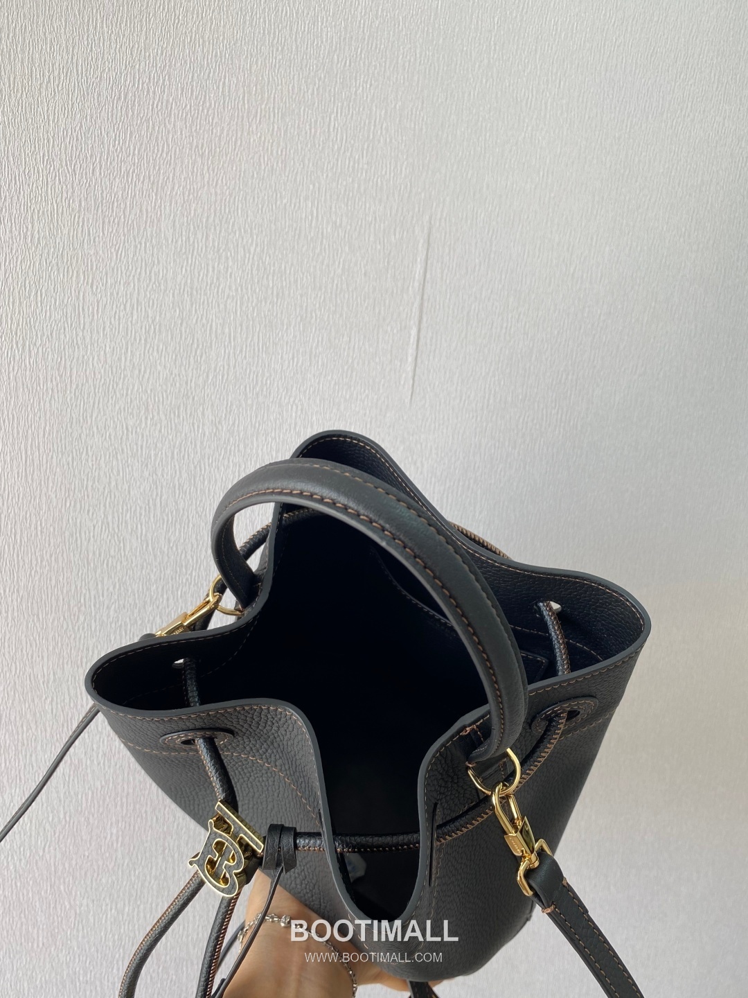 Burberry TB Thomas Bucket Grained Calfskin Bag 버버리 TB 토마스 버킷 그레인드 카프스킨 26cm 16