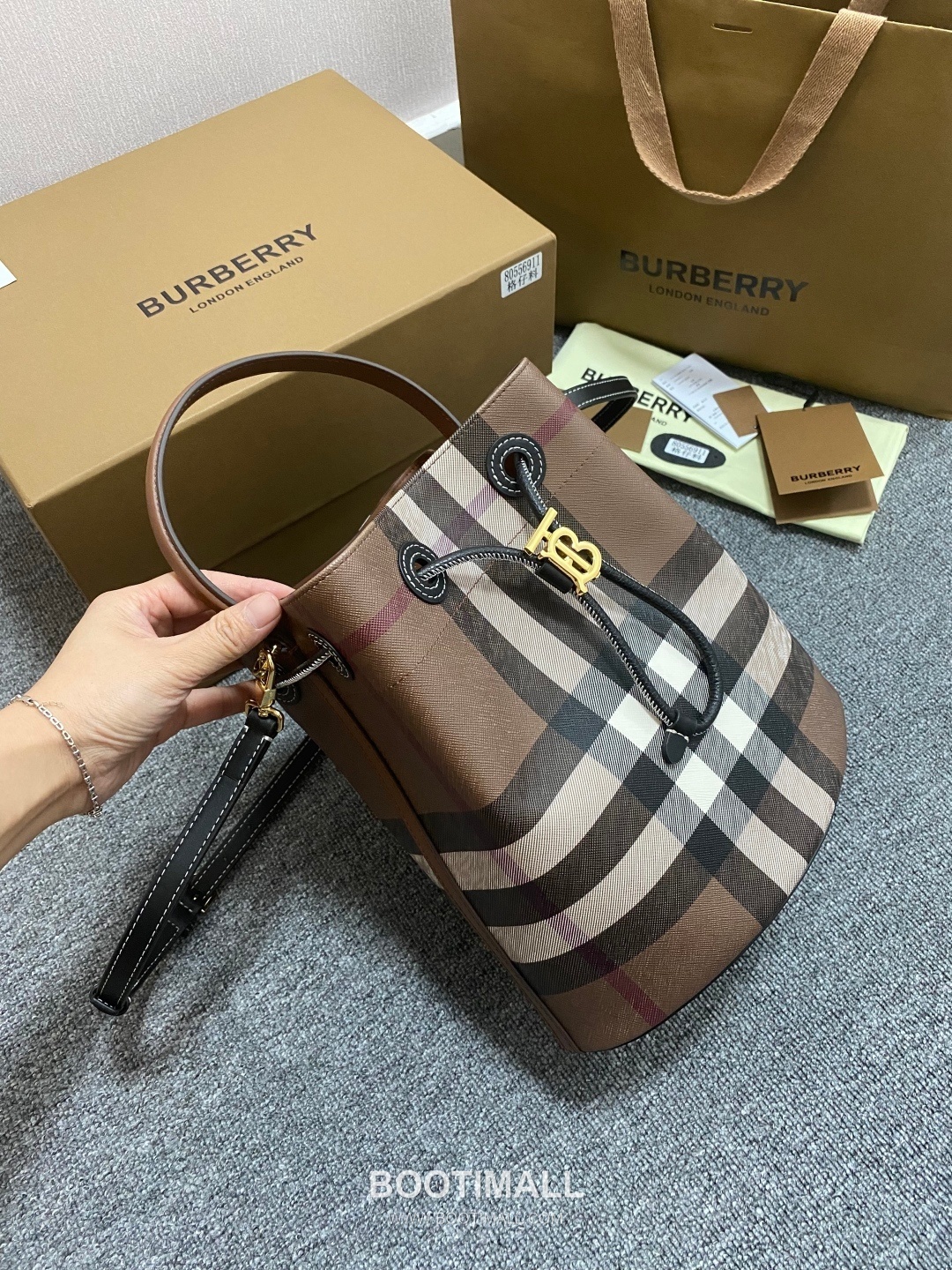 Burberry Bucket 6911630 Birch Brown Bag 버버리 버킷 6911630 버치 브라운 26cm 15