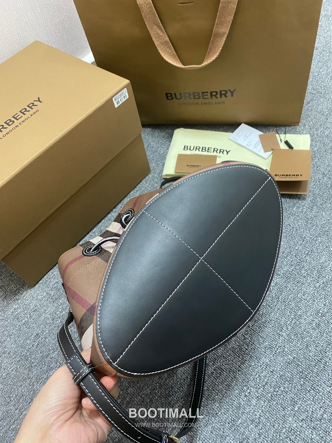 Burberry Bucket 6911630 Birch Brown Bag 버버리 버킷 6911630 버치 브라운 26cm 23