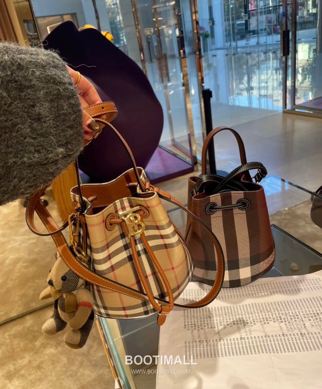 Burberry 184160 Bucket Eco-Friendly Synthetic Birch Brown Bag 버버리 184160 버킷 친환경 합성 소재 자작나무 브라운 18.5cm 2